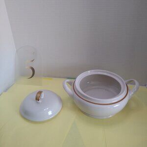 Vintage Stoneware Covered Baking Dish 2 qt Mountain Wood Collection Japan Microw